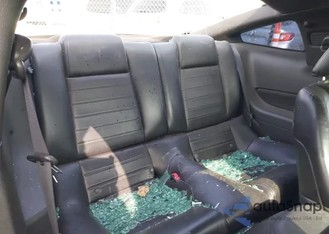 2006 Ford Mustang Gt z USA, uszkodzony, nr VIN 1ZVHT82H465249342